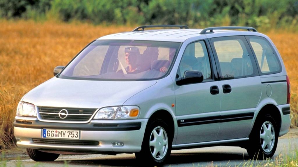 Ремонт бамперов Opel Sintra